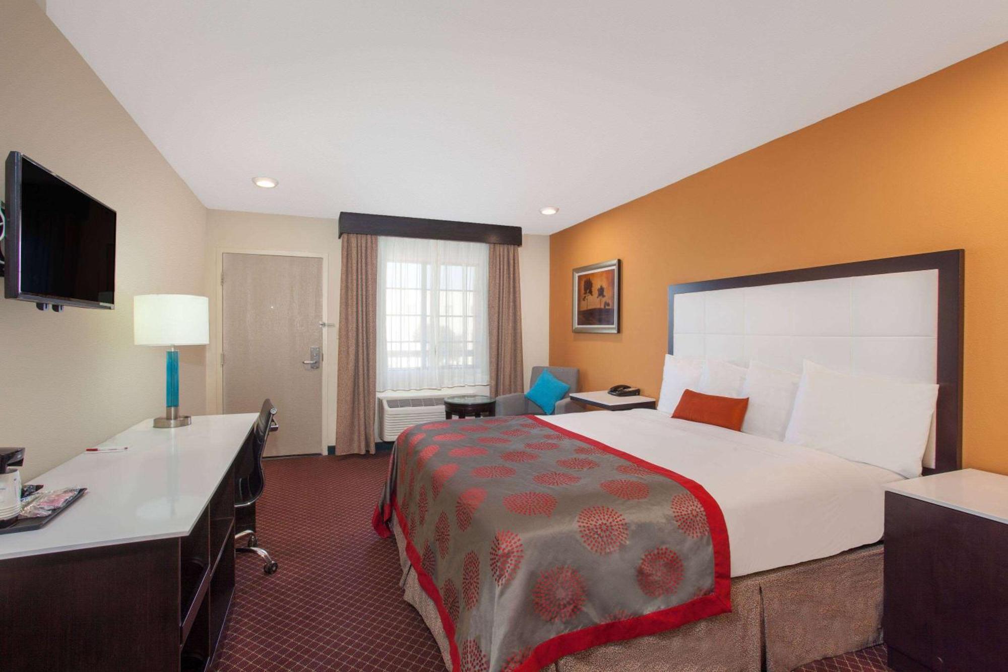Ramada By Wyndham Culver Hotel Los Angeles